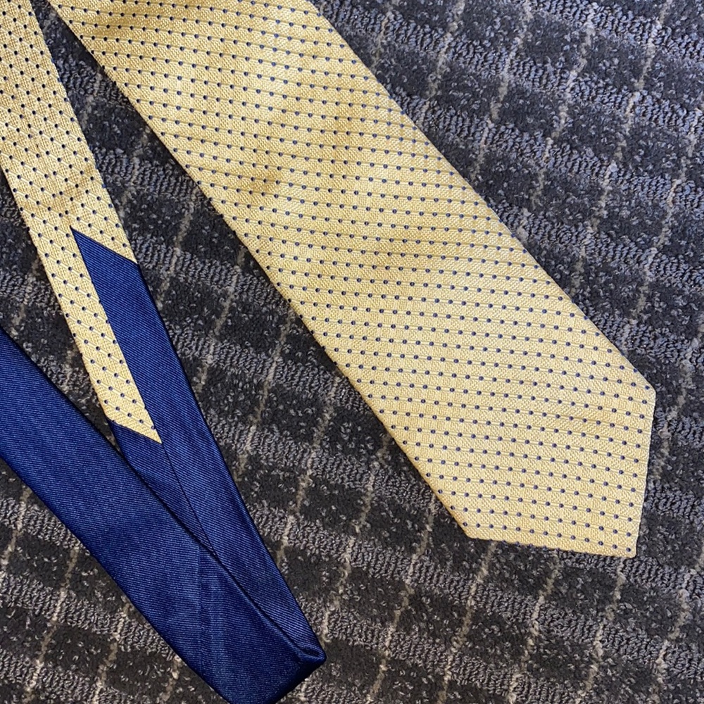 Yellow/navy Tommy Hilfiger tie